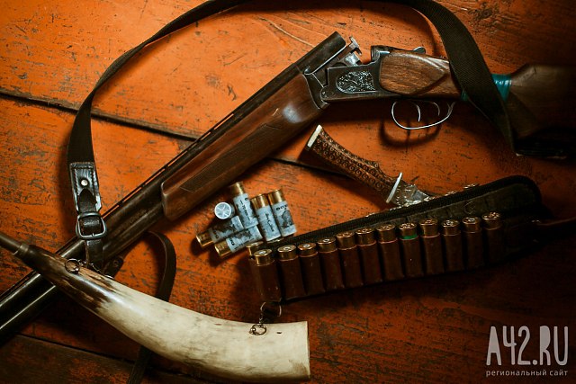 Кузбасский пенсионер незаконно купил винтовку, револьвер и порох и изготавливал патроны на дому