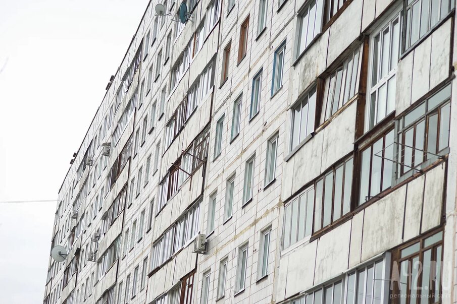 В Санкт-Петербурге пьяная шестиклассница выпала с балкона 10 этажа и выжила