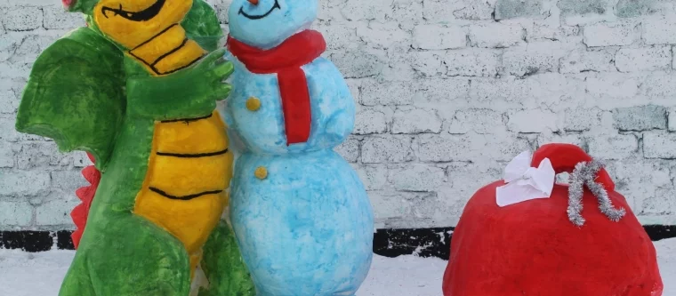Фото: Драконы, миньоны и Дед Мороз: в кузбасских колониях стартовал конкурс снежных скульптур 29