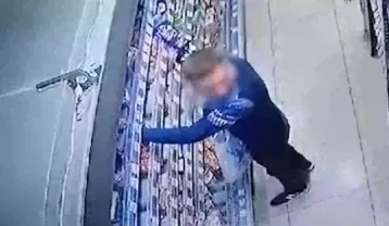 Фото: Кемеровчанин пытался украсть из магазина 10 палок колбасы 1