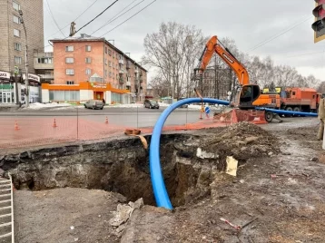 Фото: Мэр Новокузнецка показал ремонт водопровода на Кузнецкстроевском проспекте 1