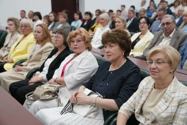Лучшие медики Кузбасса получили награды