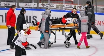 Фото: Кузбасские хоккеисты отказались выходить на матч из-за травмы нападающего 1