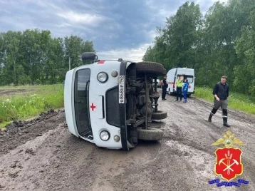 Фото: Возвращались с вызова: полиция раскрыла подробности ДТП со скорой в Кузбассе 1