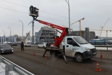 Фото: В Кемерове на Университетский мост начали возвращать реверсивные светофоры 2