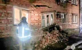 В Ростове-на-Дону жильцов обрушившегося дома разместили в школе