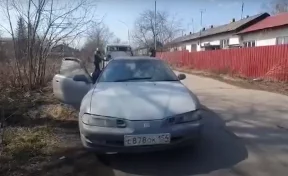 В Кузбассе молодой водитель без прав устроил заезд в парке и попал на видео