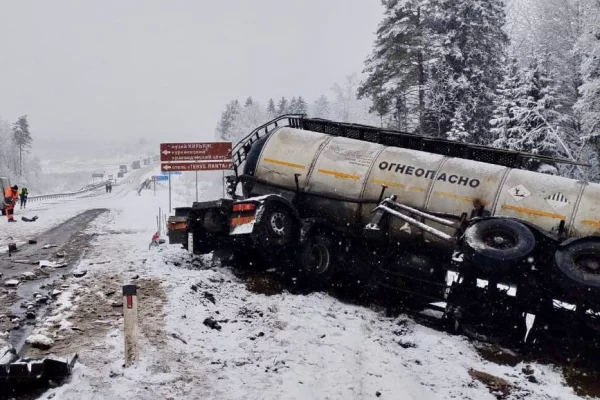 В Карелии 3 человека погибли в массовом ДТП с бензовозом