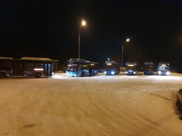 Фото: Замгубернатора Кузбасса проверил, как работают новые автобусы в Новокузнецке 1
