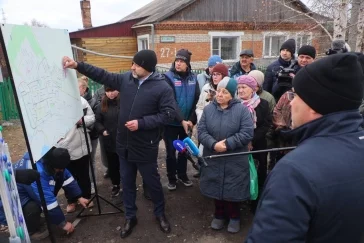 Фото: «Есть положительный эффект»: Илья Середюк встретился с жителями подтопленных домов в Белове 2