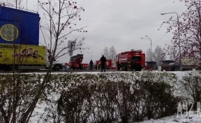 Кузбассовцев встревожили пожарные машины возле одного из торговых центров
