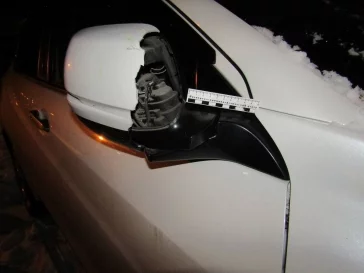 Фото: В Красноярском крае священник задержал мужчину, повредившего 6 машин урной 2