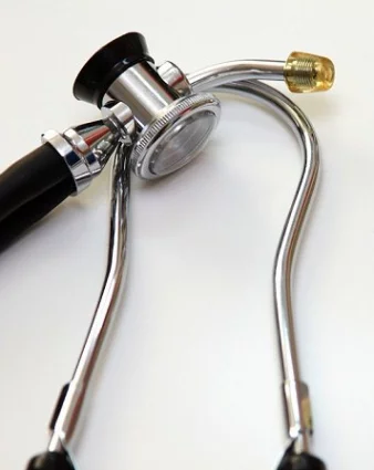 Врач-кардиолог рассказала, как избежать синдрома «праздничного сердца»