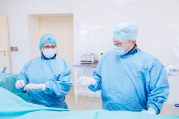 Фото: В Кузбассе женщине провели операцию на мозге через ногу 1