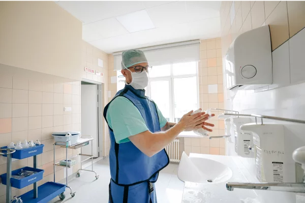 Ребёнка из Кузбасса со смертельно опасным пульсом спасли новосибирские врачи