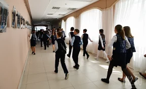 В Екатеринбурге четвероклассник ударил беременную учительницу