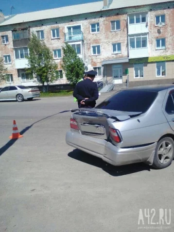 Фото: В Кемерове водитель на иномарке «впечатал» девочку в столб 3