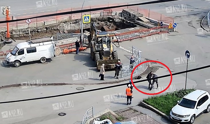 В Кемерове драка на перекрытом на ремонт участке проспекта Ленина попала на видео