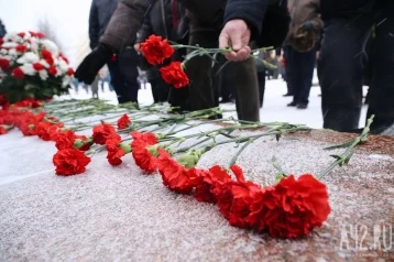 Фото: Российские хоккеисты возложили цветы к памятнику советским воинам в Дании 1