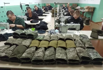 Фото: В Кузбассе заключённые начали шить одежду и аксессуары для туризма 1