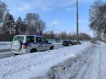 Фото: В Кемерове на проспекте Шахтёров столкнулись две иномарки 2