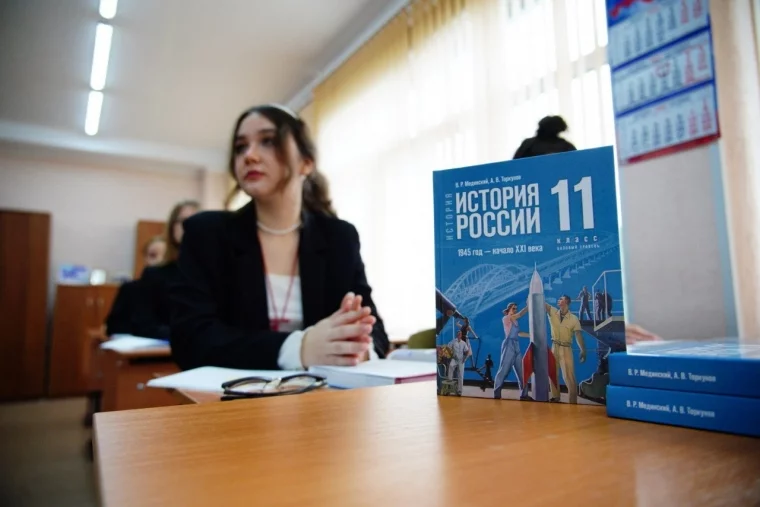 Фото: Кузбасские одиннадцатиклассники приступили к изучению истории по новым учебникам 1