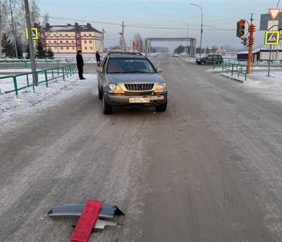 В Кузбассе два ребёнка попали под колёса Lexus на пешеходном переходе