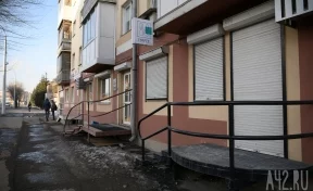 Кемеровчанка, которая поскользнулась и упала на крыльце магазина, отсудила 150 тысяч рублей