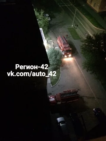 Фото: В Кемерове отделение Сбербанка заполнило паром: очевидцы сообщили о пожаре 1