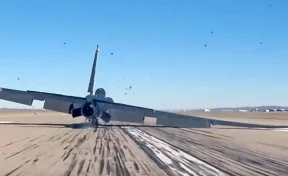 На видео попала экстремальная посадка «самого сложного» самолёта ВВС США 