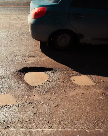 В Новокузнецке УК отремонтировала разбитый двор после жалобы в прокуратуру