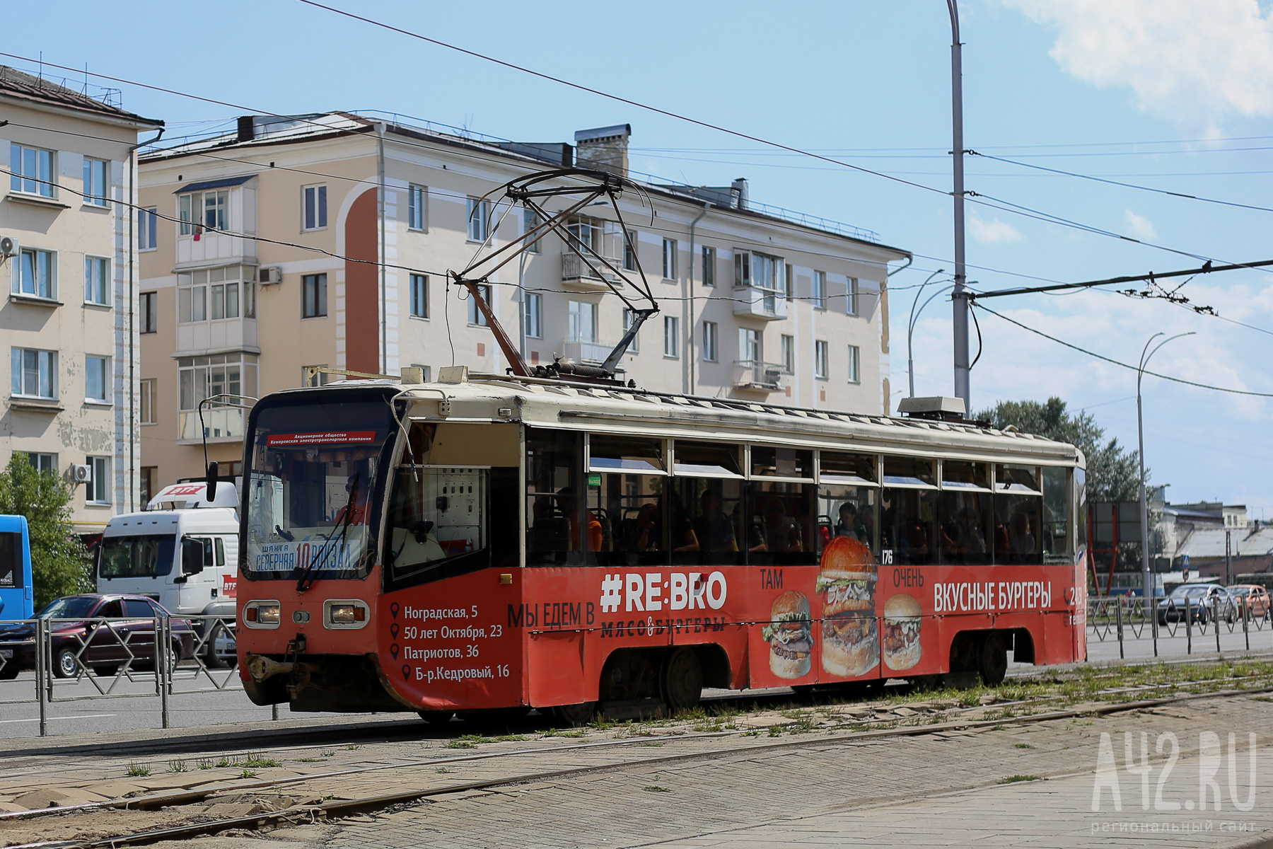 Очевидцы: в Кемерове молния ударила в ЛЭП и обесточила трамвай