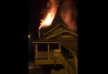 Фото: Пожар в кемеровском храме сняли на видео 1