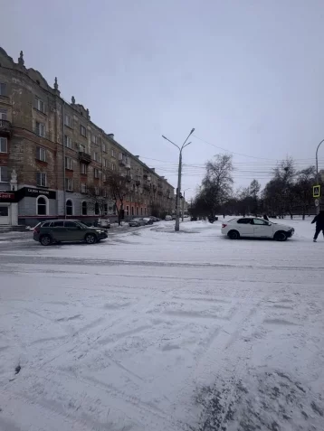 Фото: В Новокузнецке ищут очевидцев ДТП на Пионерском проспекте: столкнулись две иномарки 2