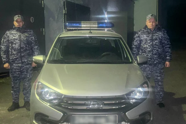 В Кузбассе росгвардейцы ночью помогли пенсионеру в халате и тапочках