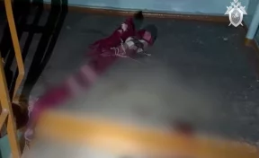 14-летний подросток убил в подъезде дома девочку и её соседку