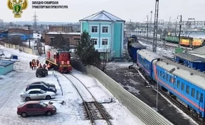 В Кузбассе тепловоз сошёл с рельсов