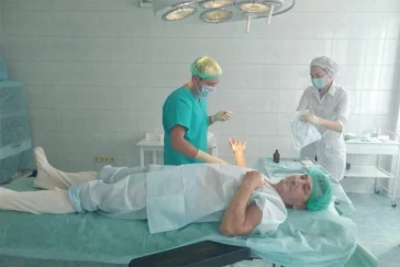 Фото: Хирург из Санкт-Петербурга во время поездки в Кемерово спас руки известного детского врача 3