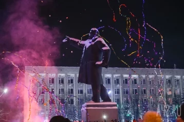 Фото: Пепел в бокале и поздравление президента: кемеровчане рассказали о своих новогодних ритуалах 1