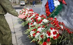В Кемерове возложили цветы к Мемориалу Славы: во всех городах Кузбасса началось празднование Дня Победы