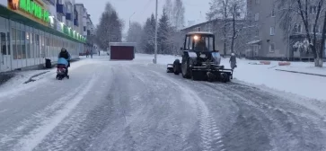 Фото: В Кемерове дорожники переведены на круглосуточный режим работы из-за снегопада 2