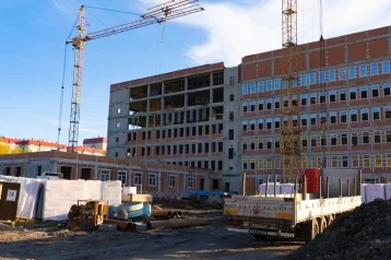 Фото: Глава Междуреченска оценил ход строительства многопрофильной больницы 1