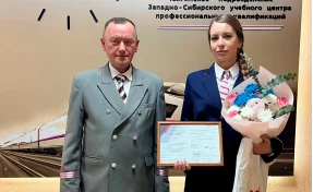 В Кузбассе первая женщина получила диплом машиниста грузового поезда