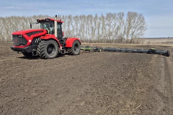 В Кузбассе стартовала посевная кампания, в поля вышли аграрии трёх округов