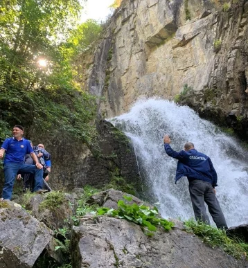 Фото: В Ингушетии женщина разбилась насмерть, пытаясь сделать селфи у водопада  1
