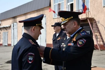 Фото: В Кемерове наградили полицейских,  выполнявших служебный долг в Херсонской области 1