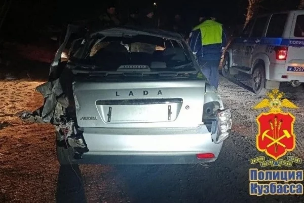 В Кемерове бесправник сбил на обочине пешехода и врезался в забор: дело ушло в суд