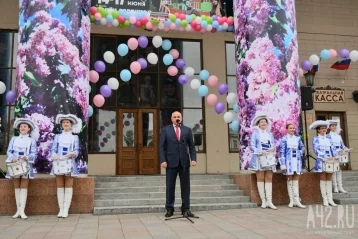 Фото: Сергей Цивилёв поздравил молодожёнов, создавших семьи в день 100-летия Кемерова  3