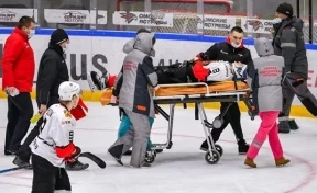 Кузбасские хоккеисты отказались выходить на матч из-за травмы нападающего