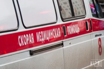 Фото: В Кузбассе перевернулась скорая — пострадали четыре человека 1